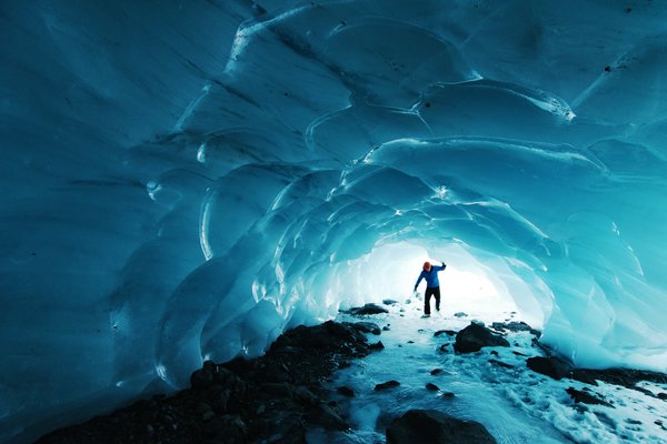 Comment organiser une expédition pour découvrir les grottes de glace en Islande?