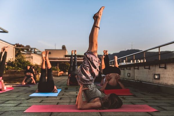 Quels sont les meilleurs lieux pour une retraite de yoga en Bali, Indonésie : centres et programmes recommandés ?